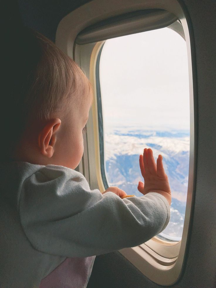 6 Essential Tips for Flying with a Baby This Summer